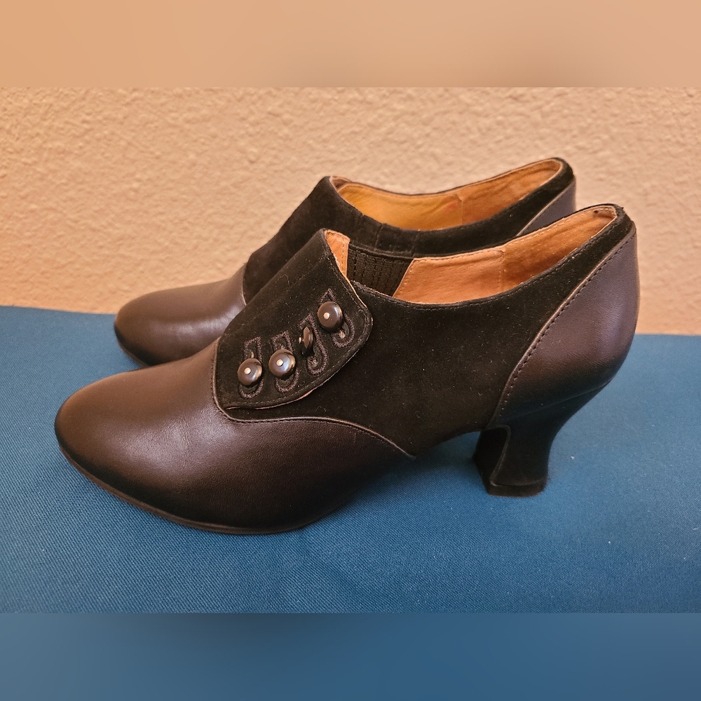 American Duchess Royal Vintage 40s Reproduction Leather Suede Pumps Size 7